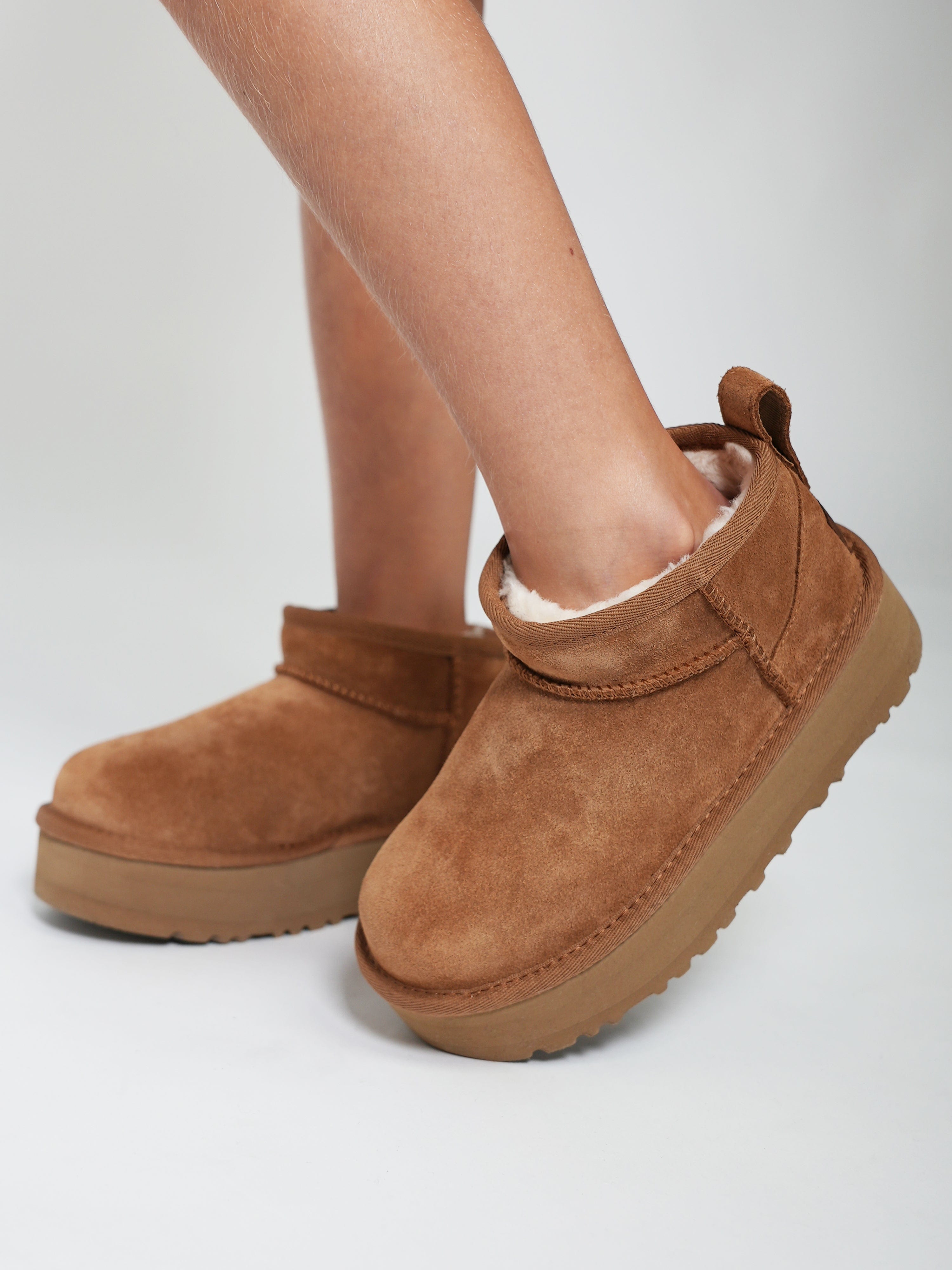 UGG UGG Girls Classic Ultra Mini Platform Boots in Brown